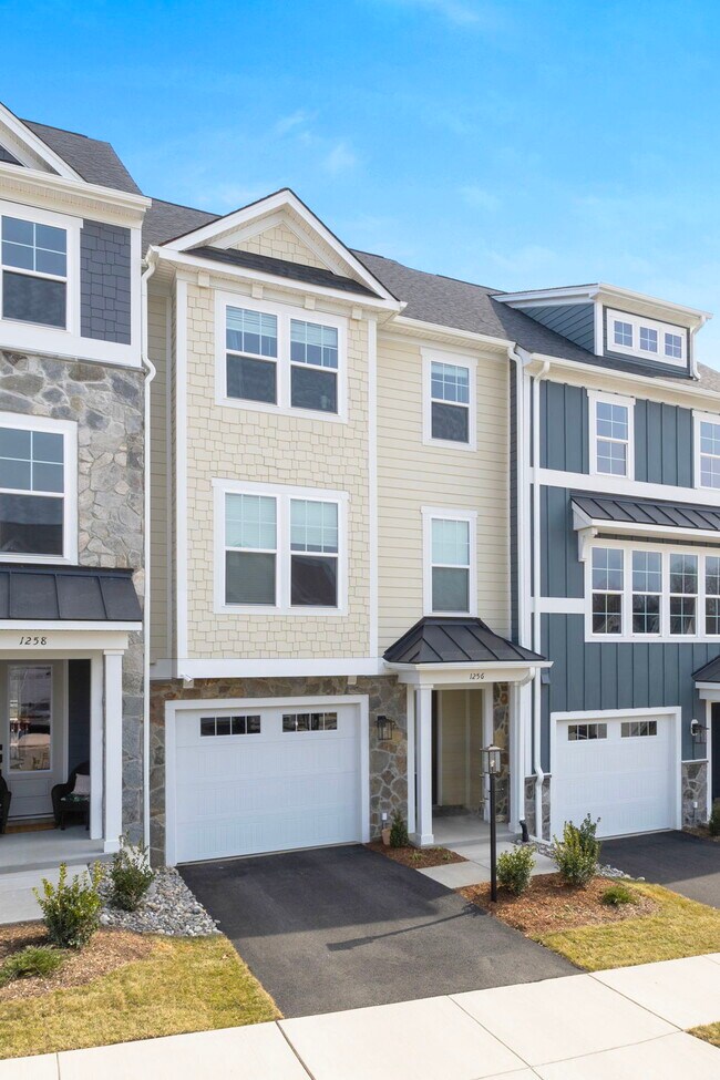 3036 Farrow Cir, Charlottesville, VA 22901