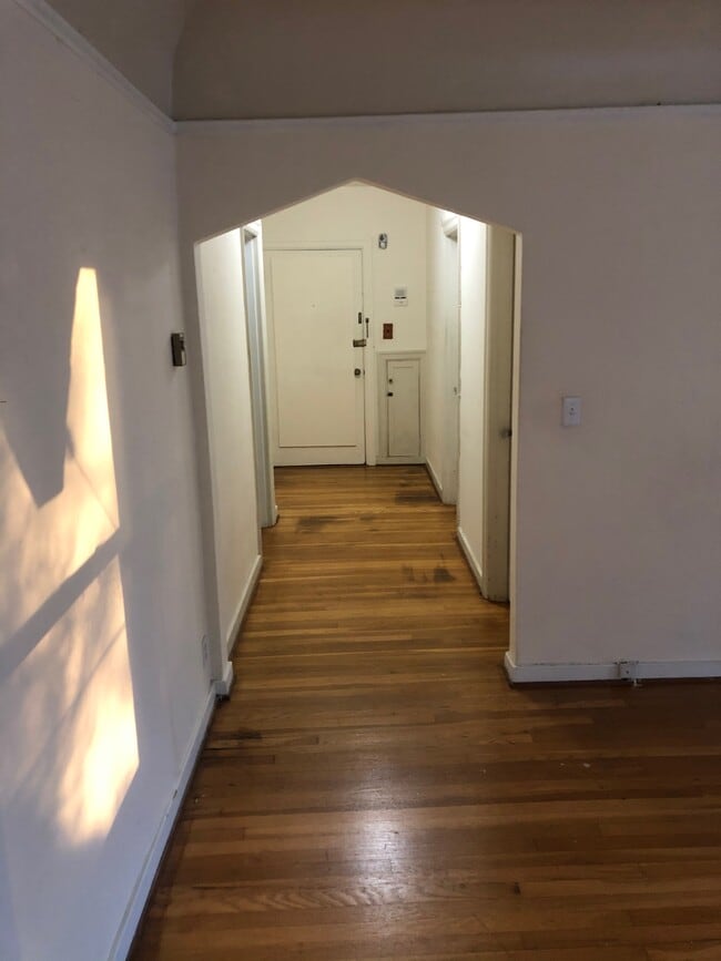 Amherst, Seattle, WA 98102 - photo 2