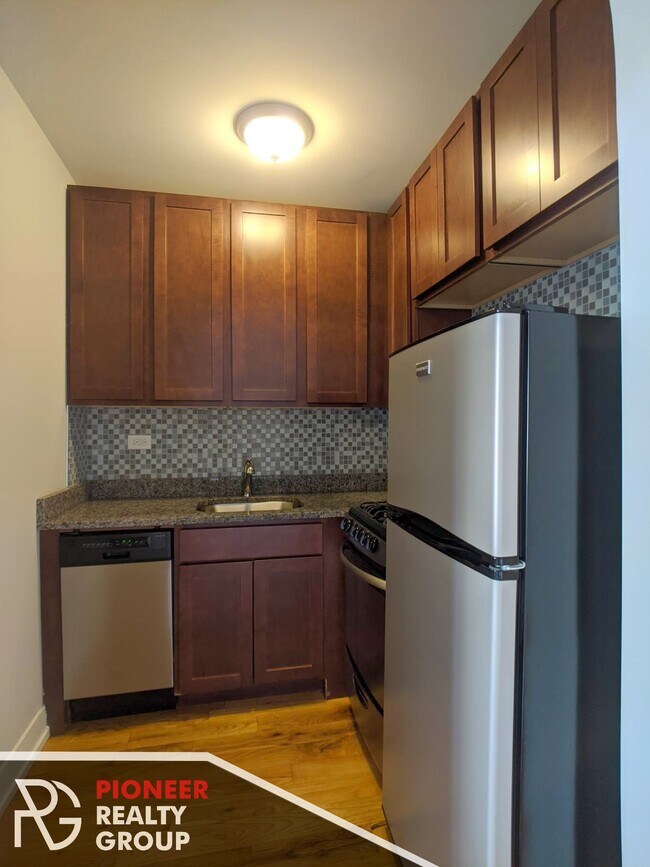 560 W Arlington Place unit 607, Chicago, IL 60614 - photo 5