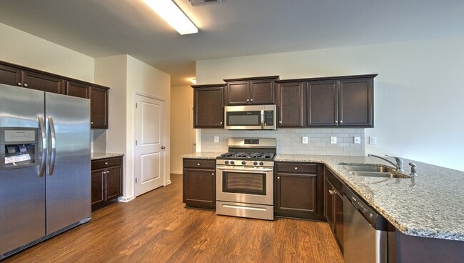 548 Country Oak Dr unit 36204565, Asheville, NC 28804 - photo 6