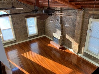 515 N Main St Unit 2, Bloomington, IL 61701