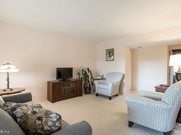 3 Windblown Ct unit T-1, Baltimore, MD 21209 - photo 6