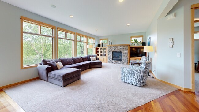 6287 W Shadow Lake Dr, Circle Pines, MN 55014 - photo 2