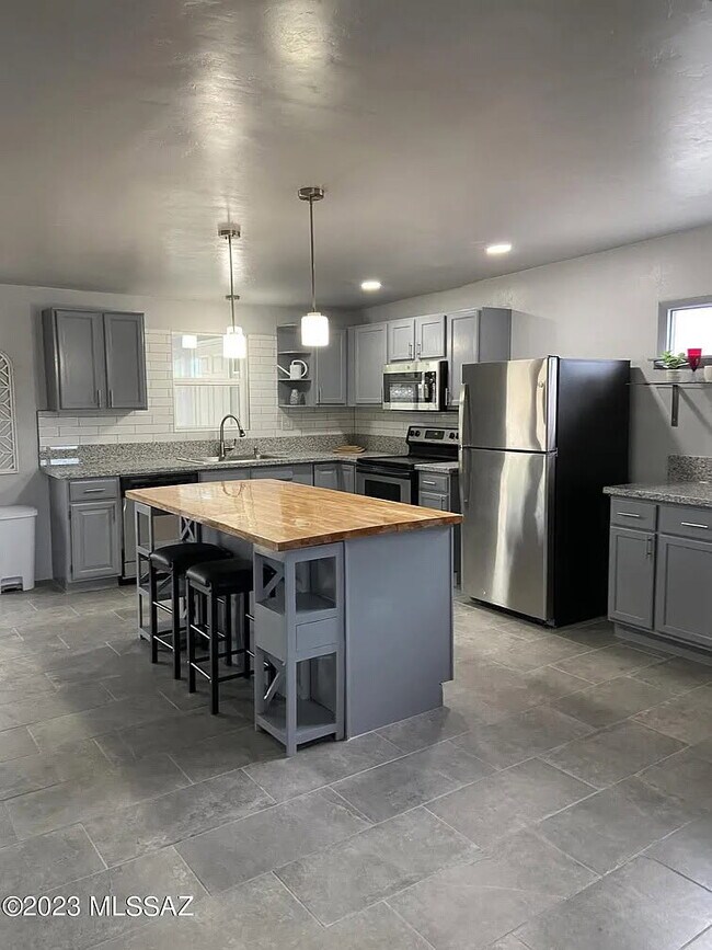 9412 E Deer Trail Place, Tucson, AZ 85710 - photo 3