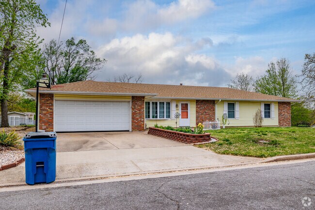 Jackson Hills has a large number of ranch style homes.