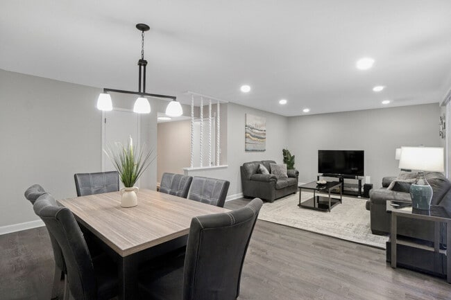 701 E Higgins Rd unit ID1301334P, Elk Grove Village, IL 60007 - photo 7