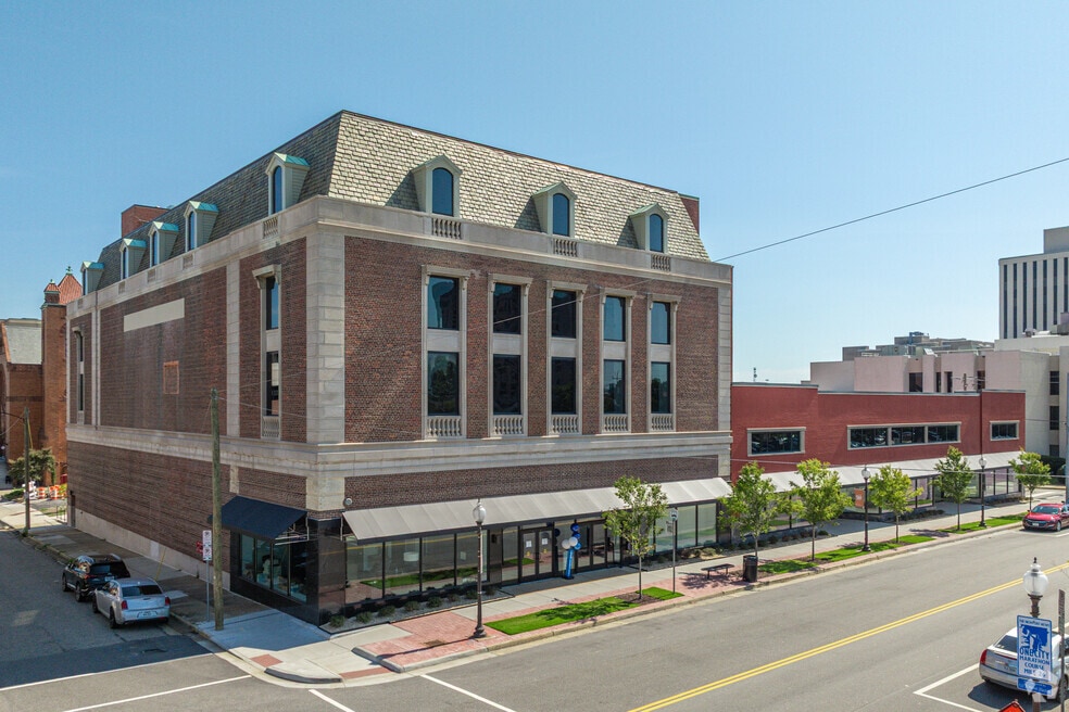 All Utilities & Amenities Included! Internet, electricty, water, sewer, and trash.