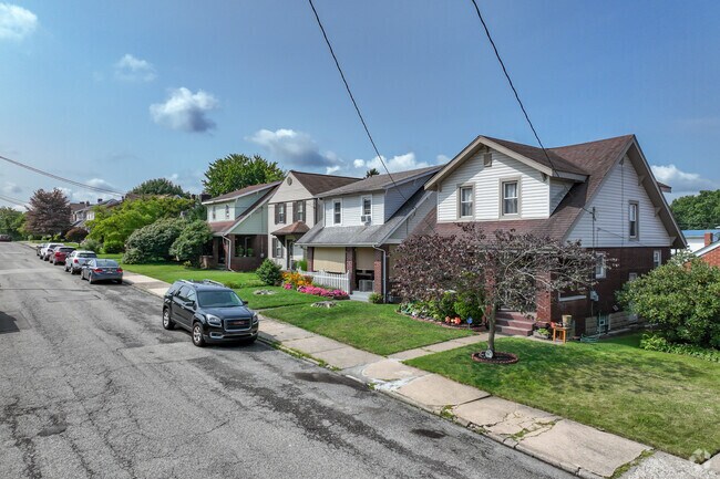 In Arnold some streets have houses with front yards.