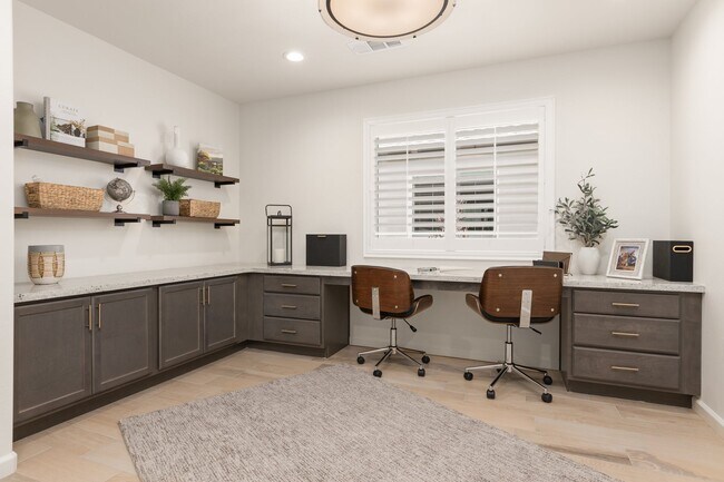 1271 N Oxford Dr, Porterville, CA 93257 - photo 5