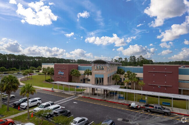 The entrance of the Ponte Vedra High School.