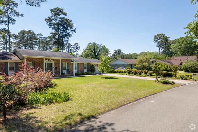 Ranch-style brick homes are typical in Springdale.