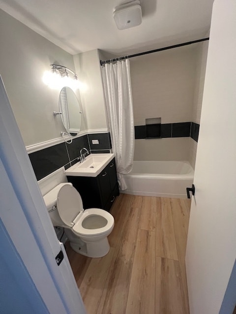 906 N Allen Ave, McHenry, IL 60050 - photo 4