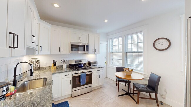 461 Washington St unit 1, Brookline, MA 02446 - photo 2