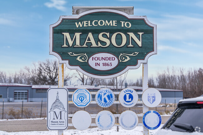 A sign welcomes people into Mason.