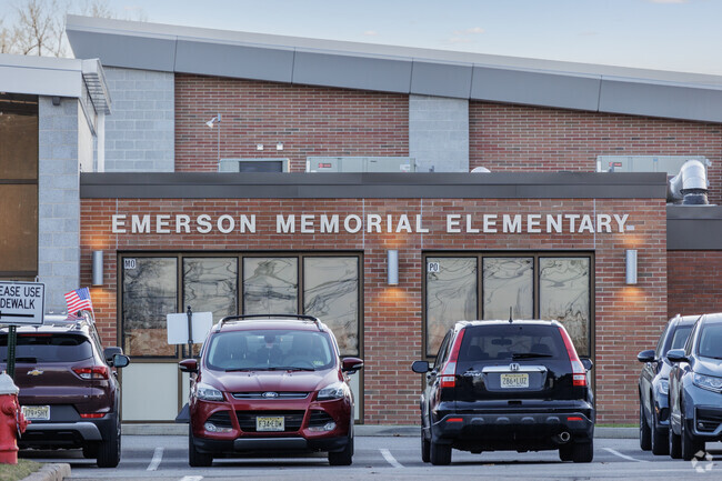 Memorial Elementary School in Emerson, NJ has 364 students.