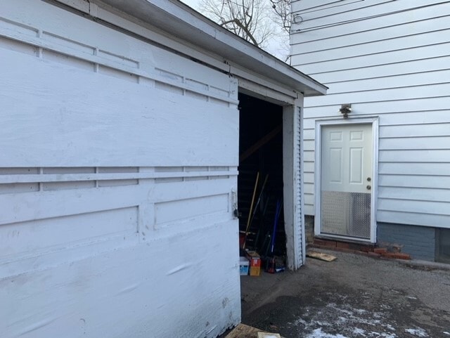 816 N Sheridan St unit 1302 5th st near gar, Bay City, MI 48708 - photo 4