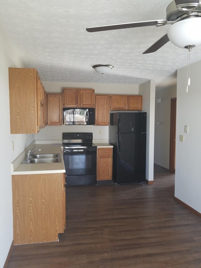 1217 Woodbridge St, Collinsville, IL 62234 - photo 4