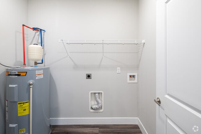 2BR, 2BA - 969SF Laundry