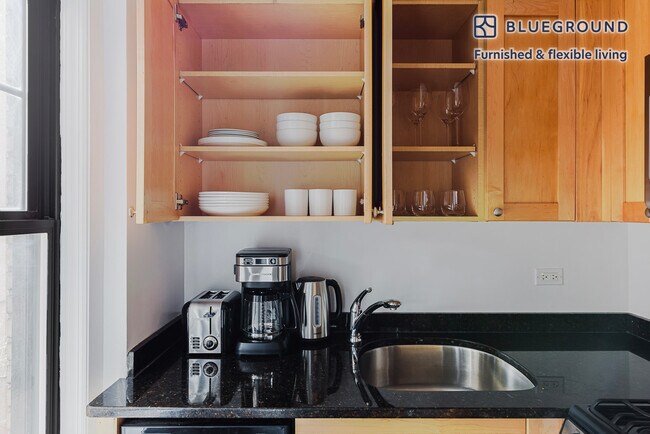 95 Christopher St unit FL3-ID1680, New York, NY 10014 - photo 7