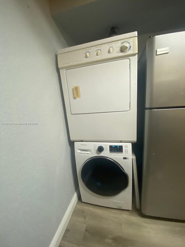 10055 NW 4th St, Pembroke Pines, FL 33024 - photo 7