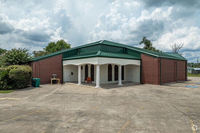 Eternity Christian Academy has a student-teacher ratio of 10:1.