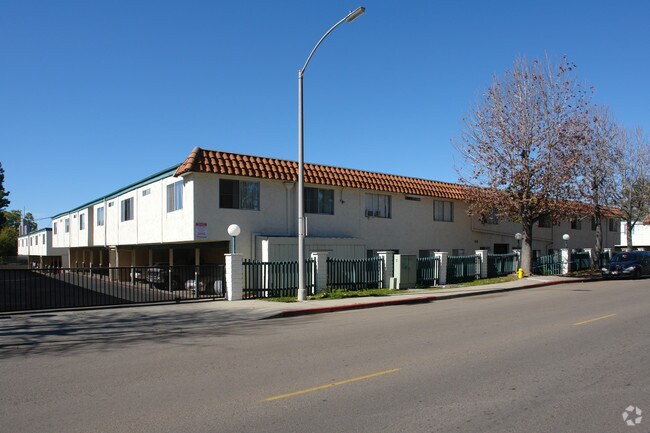 Foothill Courtyards