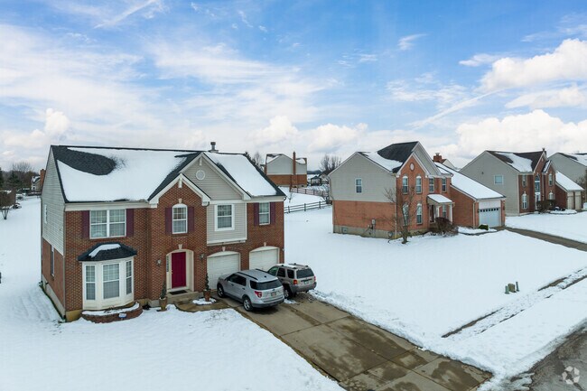 Homes in Pleasant Run Farms sit on large plots of land