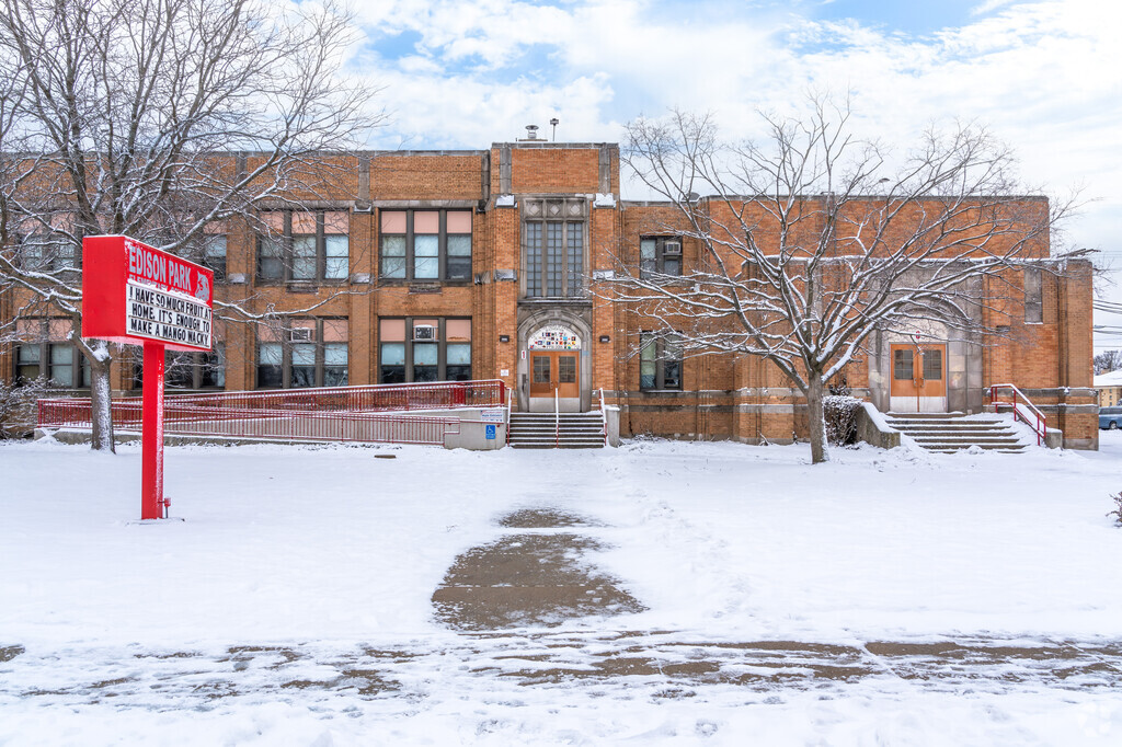 Edison Park Elementary School has an overall B rating on Niche.