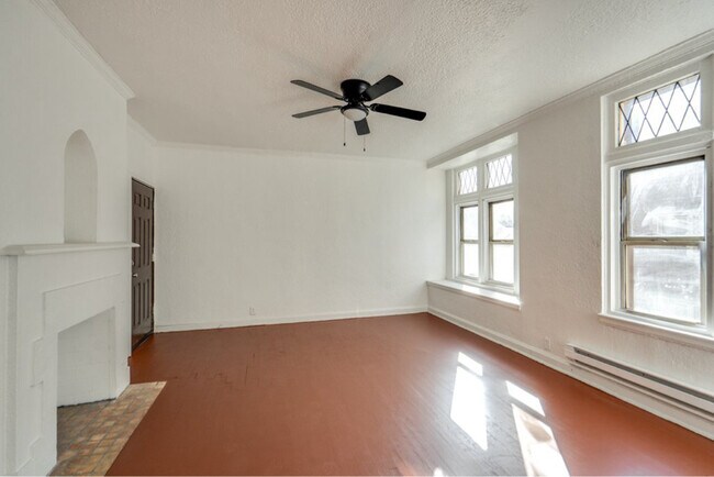 2828 S Moreland Blvd unit 2, Cleveland, OH 44120 - photo 2