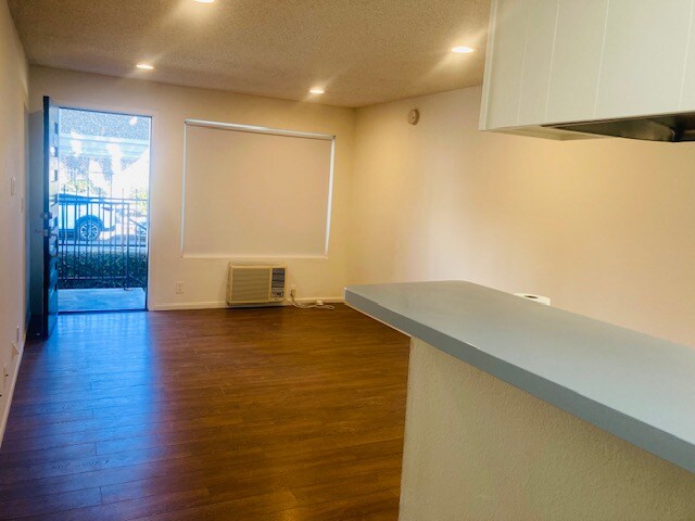 11905 Avon Way unit 103, Los Angeles, CA 90066 - photo 6