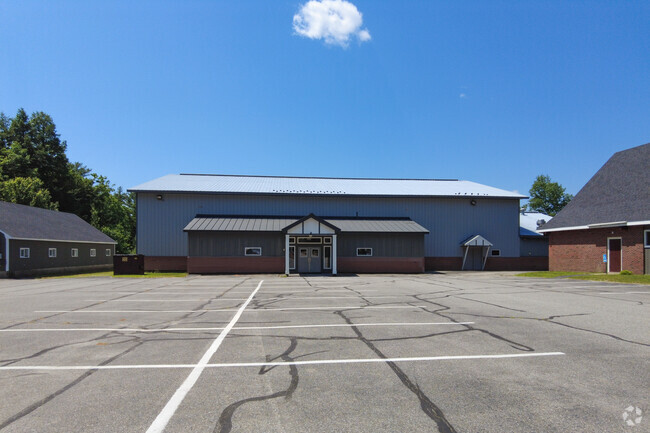 Lisbon Falls Christian Academy has a student to teacher ratio of 4.