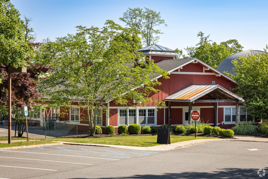 Mendham Country Day School, in Bernardsville, NJ, seeks to develop each child’s intellectual abilities in a nurturing environment.
