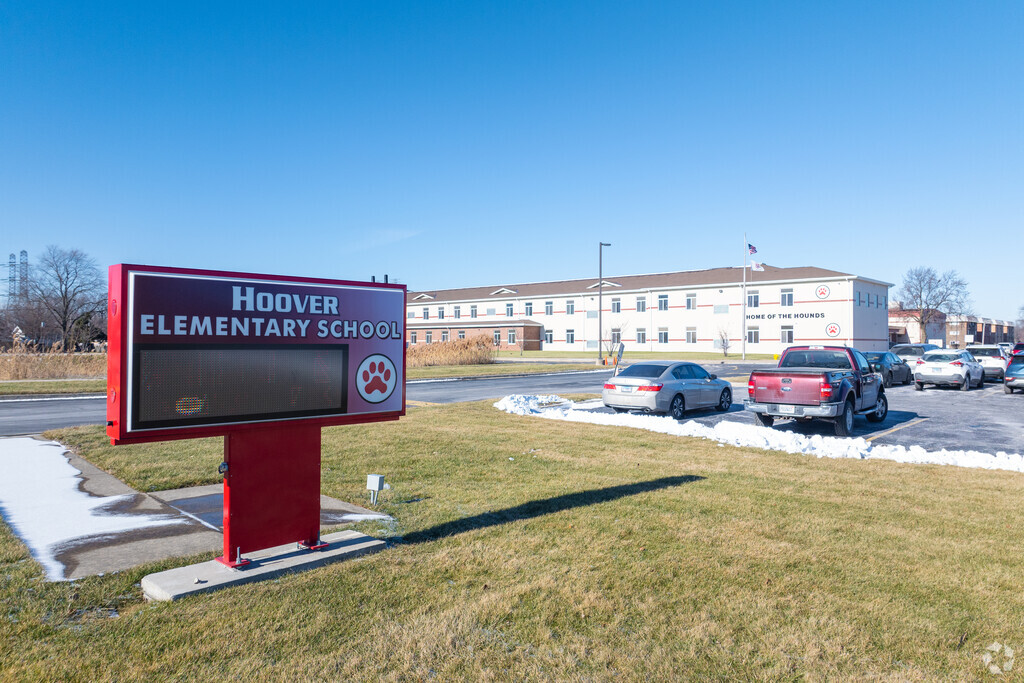 Hoover Elementary School has 553 students.