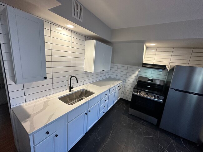 4253 James Ave N unit 3, Minneapolis, MN 55412 - photo 3