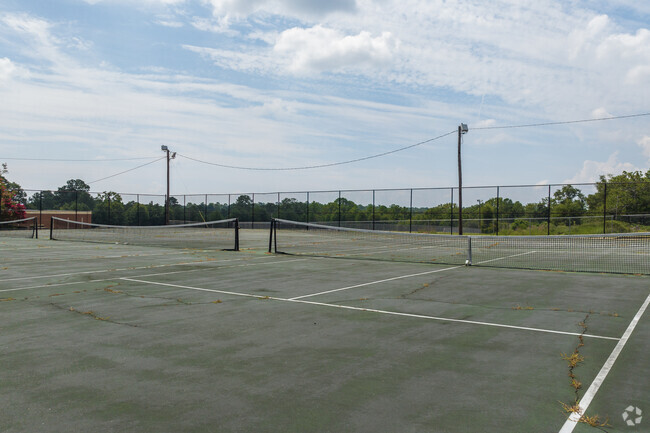 W. G. Sanders Middle School in Columbia has tennis courts for students.