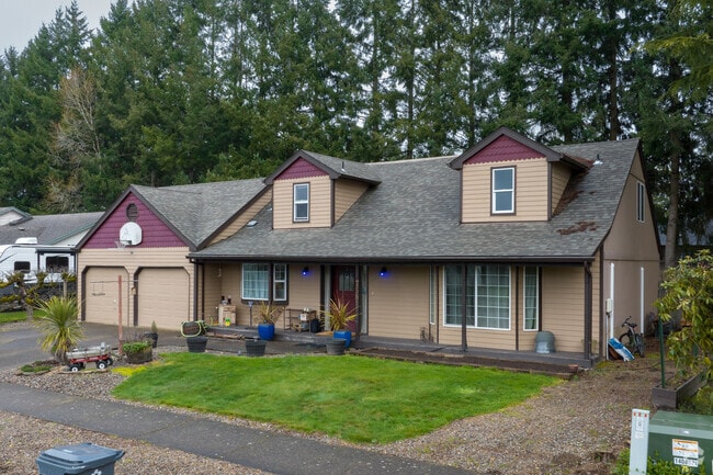 2-story homes with large front yards are commonly found in Willsonville.
