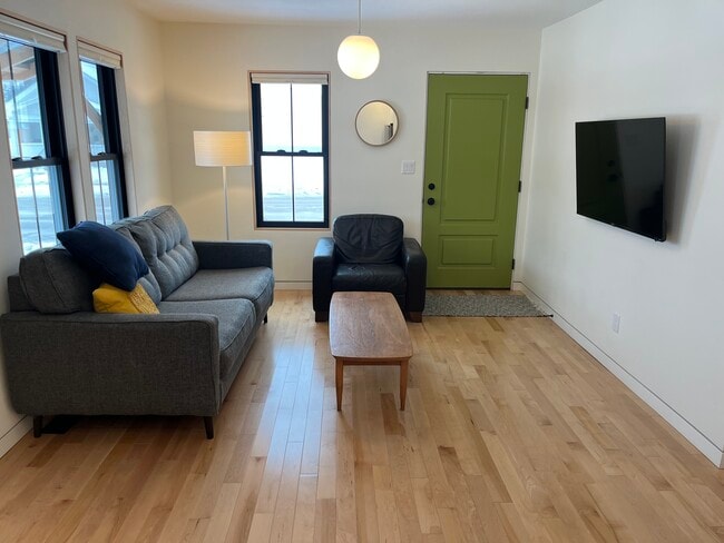 802 Heivly St, Decorah, IA 52101 - photo 3