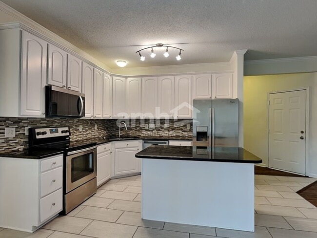 2106 Forest Edge Dr, Greensboro, NC 27406 - photo 3