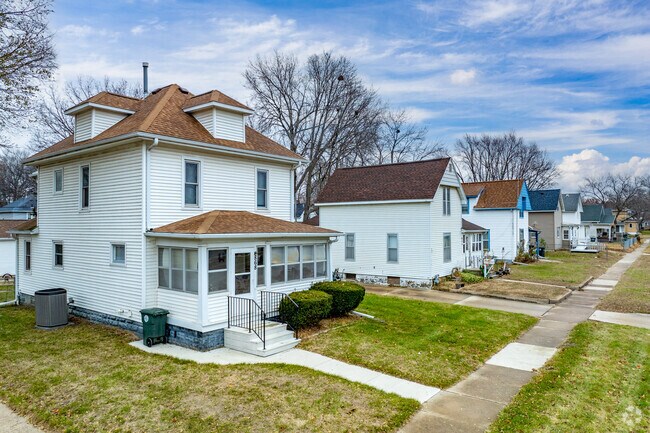 American Foursquares in Riverfront add a touch of historic elegance to the neighborhood.