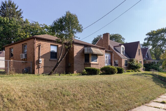 Riverview offers a variety of homes right along the Rock River.