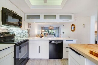 285 Naples Cove Dr, Naples, FL 34110