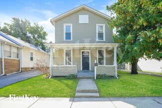 812 Charles St, Aurora, IL 60506