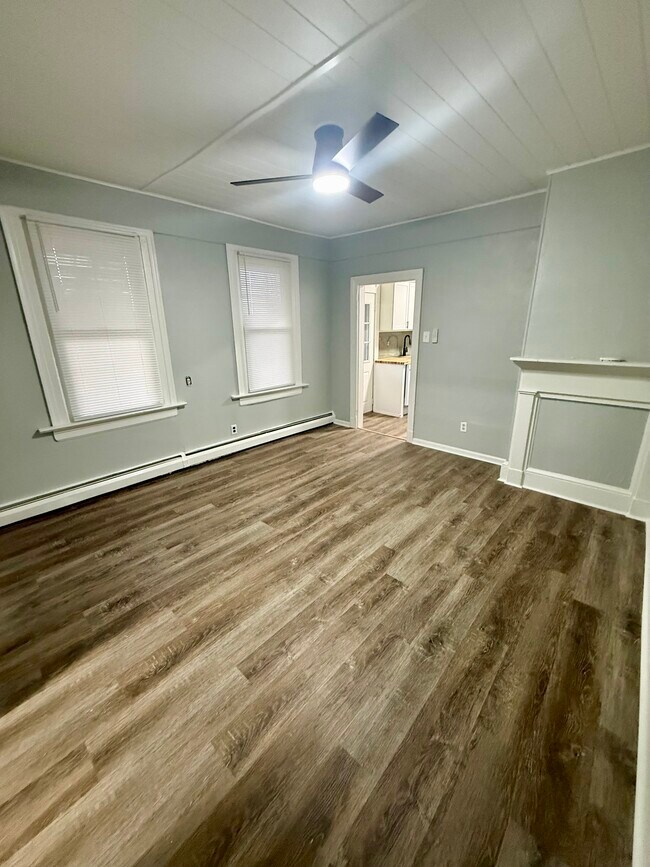 327 1st Ave unit 1st Fl, Phoenixville, PA 19460 - photo 3