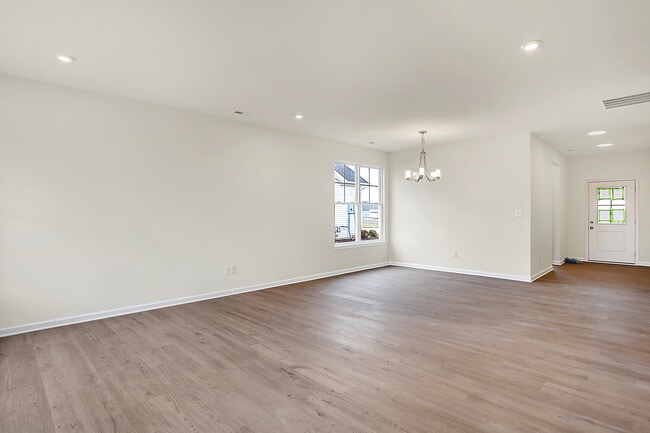 1633 Clover Crossing Dr, Greenfield, IN 46140 - photo 4