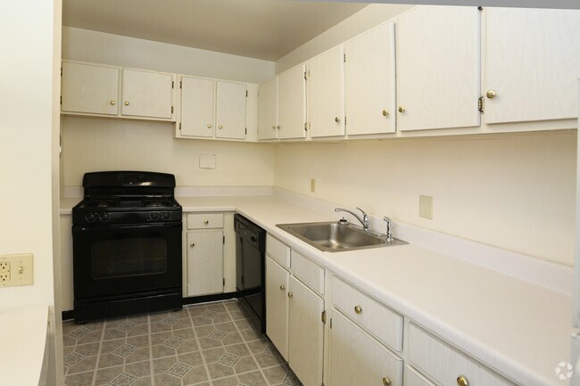 Edgewood Apartments, Hagerstown, MD 21740 - photo 2