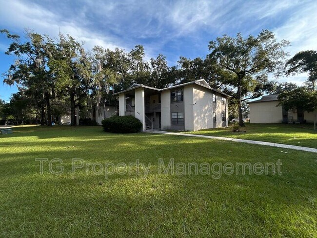467 Lombard St unit 467 Lombard St 2C, Orange Park, FL 32073 - photo 2
