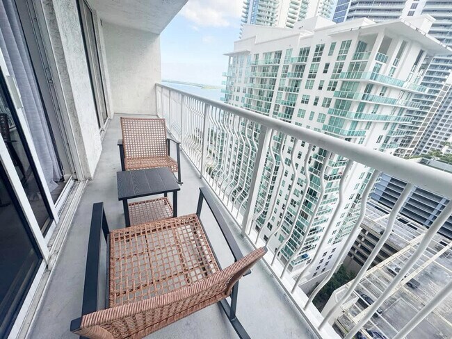 1 SE 12th St unit FL23-ID1338359P, Miami, FL 33131 - photo 6