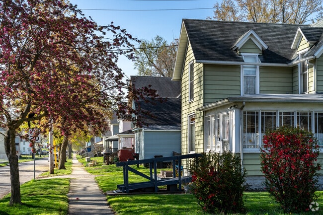 Home sales in Elkhart's Sherman neighborhood ranged between $60-175k in 2025.