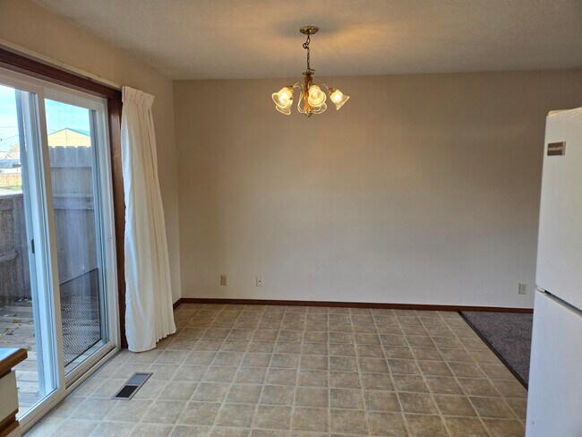935 Center Ave unit Spacious Duplex, Payette, ID 83661 - photo 5