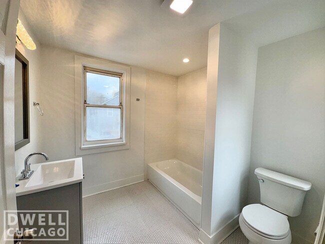 1546 W Walton St unit 2R, Chicago, IL 60642 - photo 6